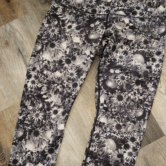 Size 10 lululemon crops. - Picture 1 of 2
